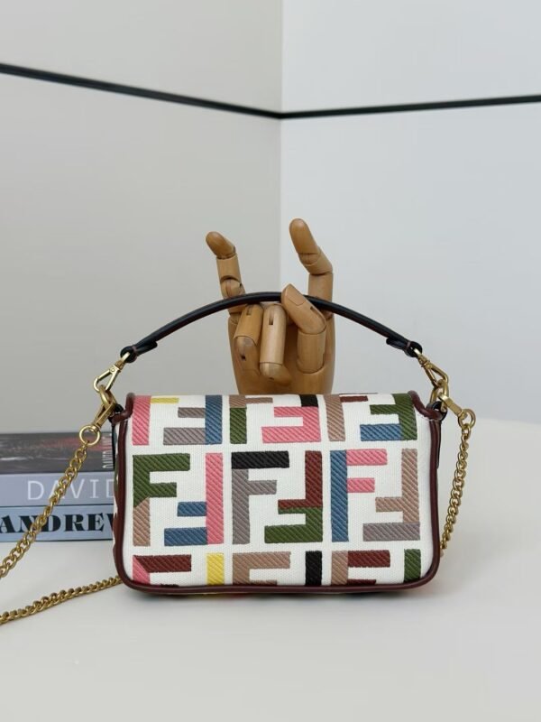 FENDI Baguette® BAG