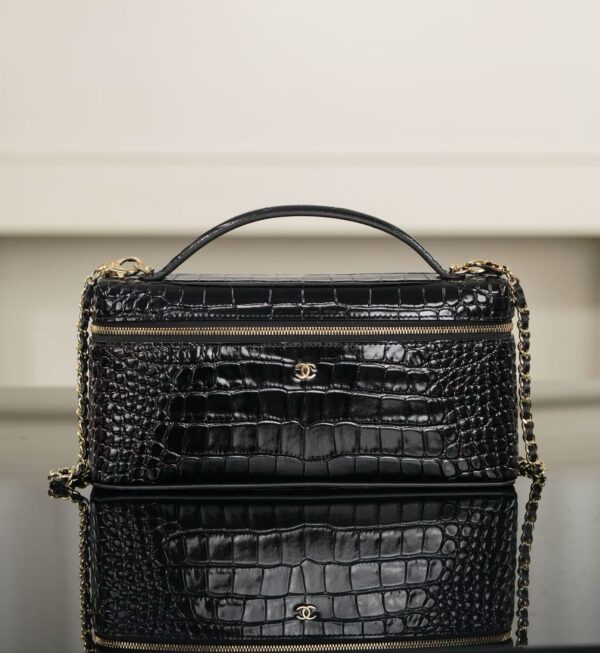 CHANEL Vanity with Chain
