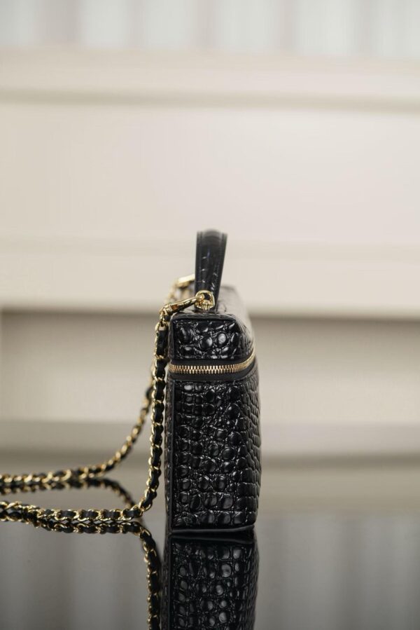 CHANEL Vanity with Chain