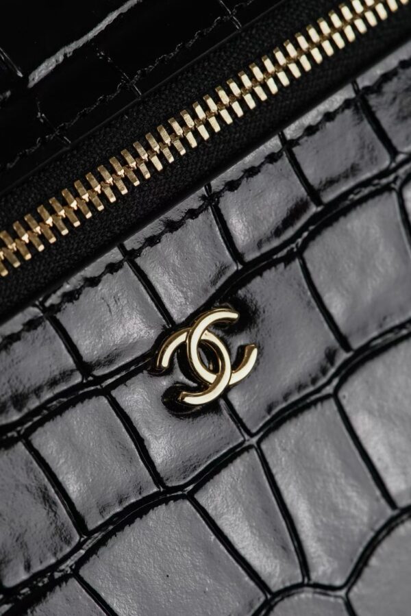 CHANEL Vanity with Chain