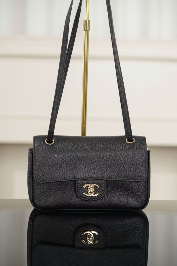 CHANEL MINI  Flap bag
