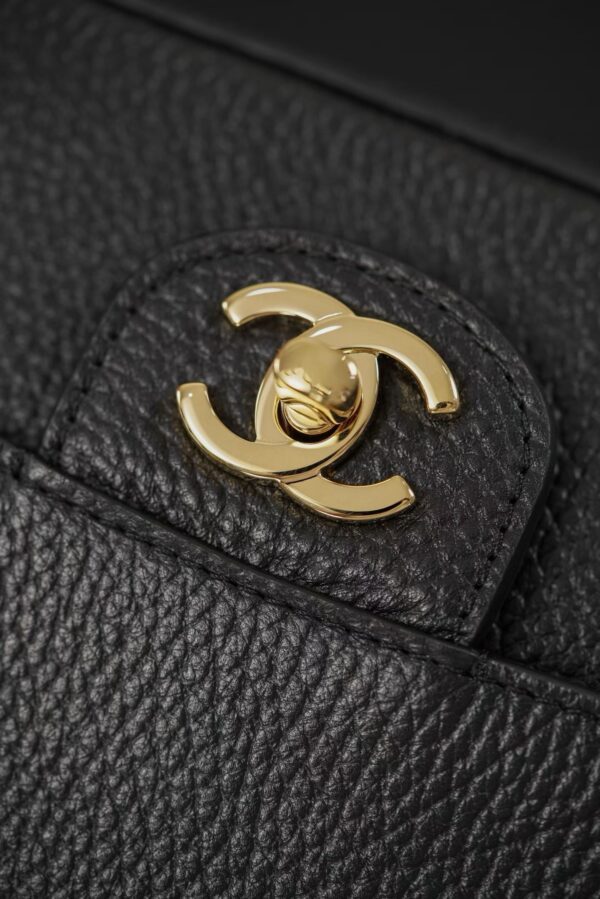 CHANEL MINI  Flap bag