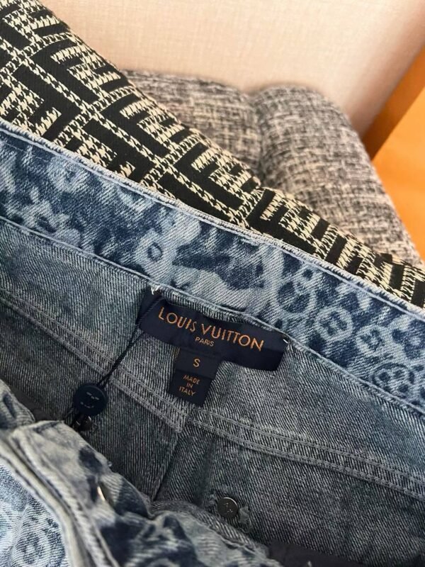 LOUIS VUITTON Jeans