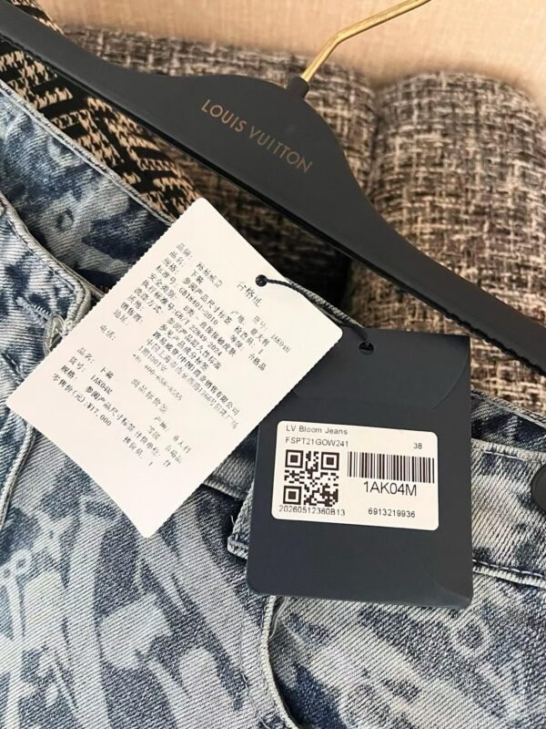 LOUIS VUITTON Jeans