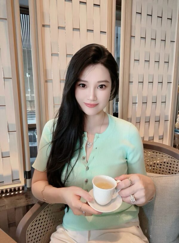 CHANEL Short-Sleeve Shirt
