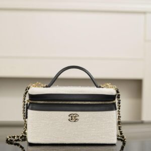 CHANEL Vanity with Chain