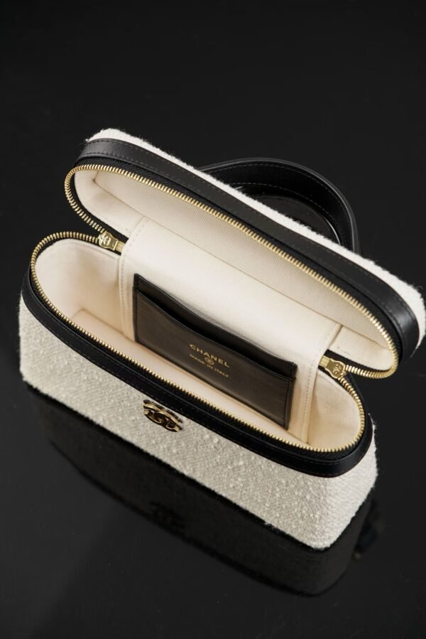 CHANEL Vanity with Chain