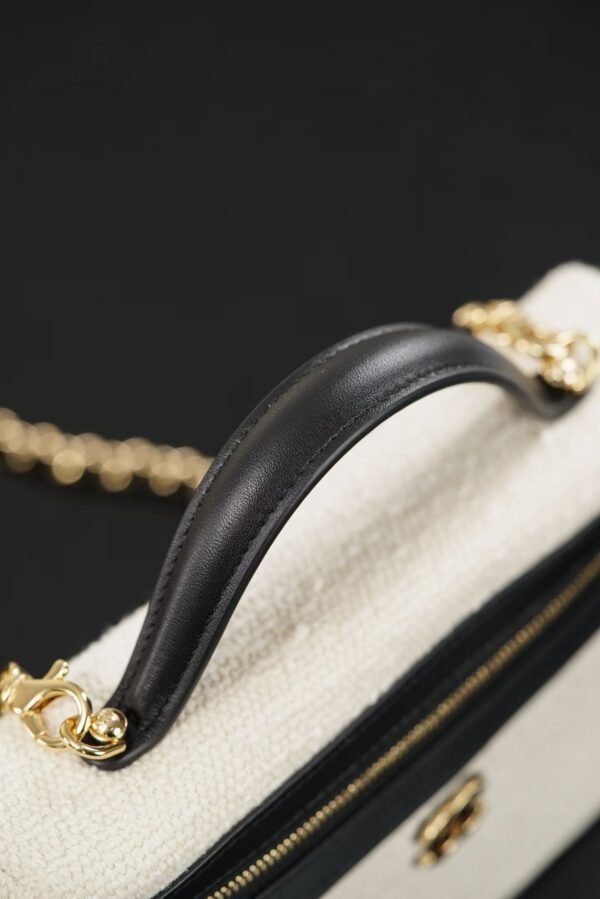 CHANEL Vanity with Chain