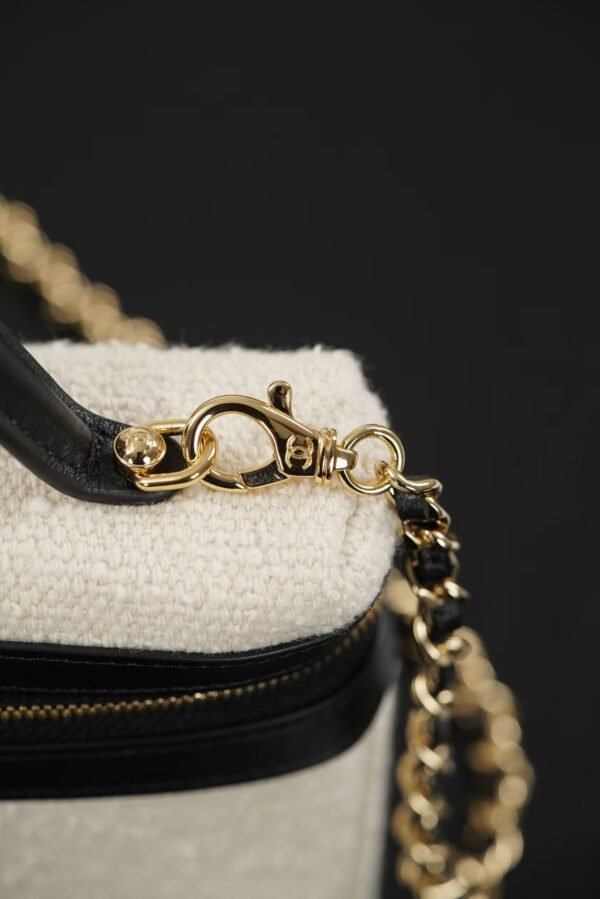 CHANEL Vanity with Chain
