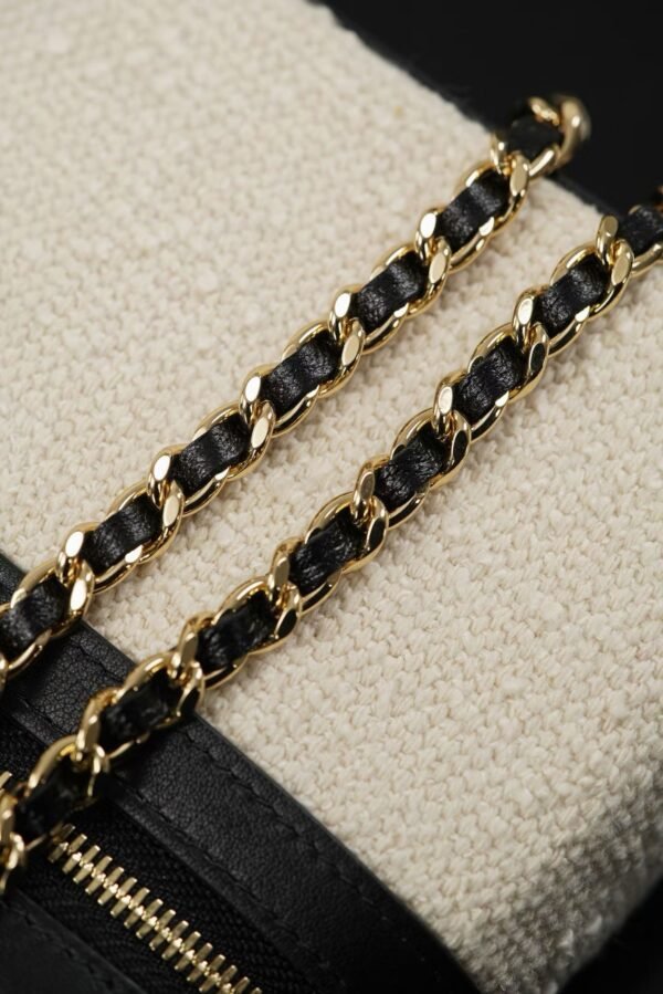 CHANEL Vanity with Chain