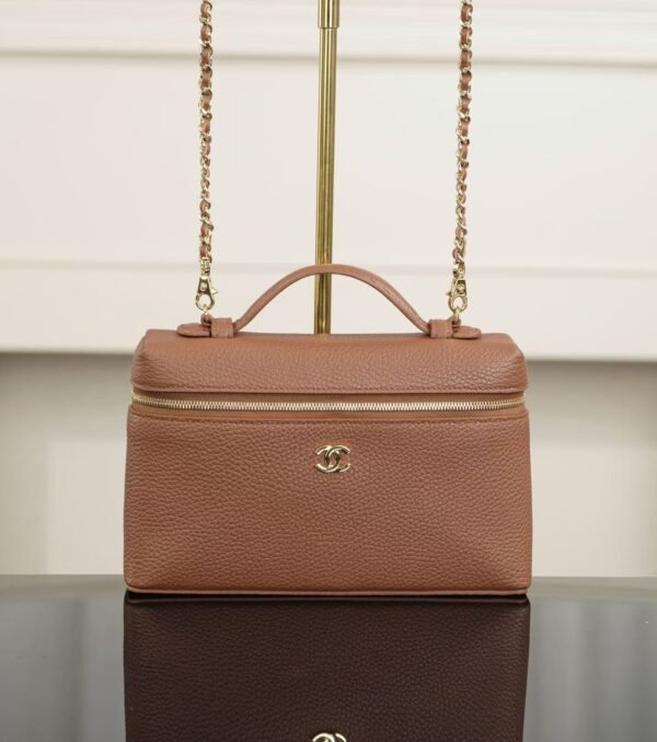 CHANEL Vanity with Chain