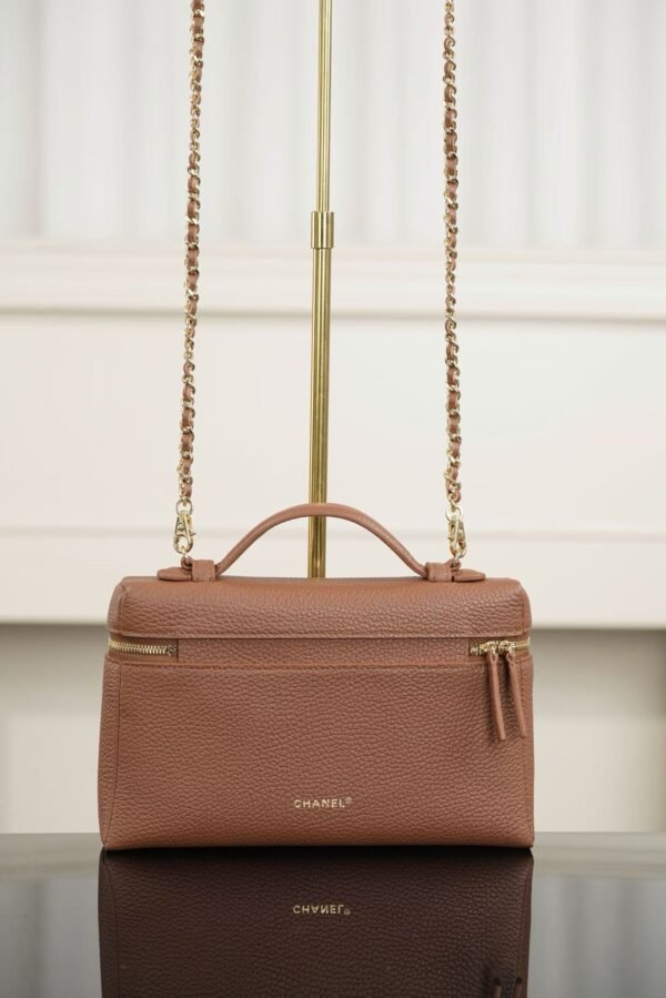 CHANEL Vanity with Chain
