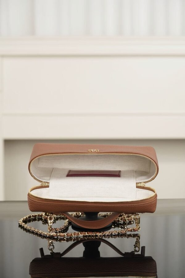 CHANEL Vanity with Chain