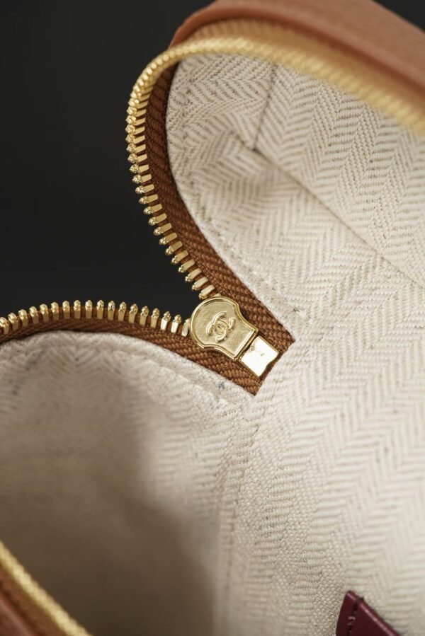 CHANEL Vanity with Chain