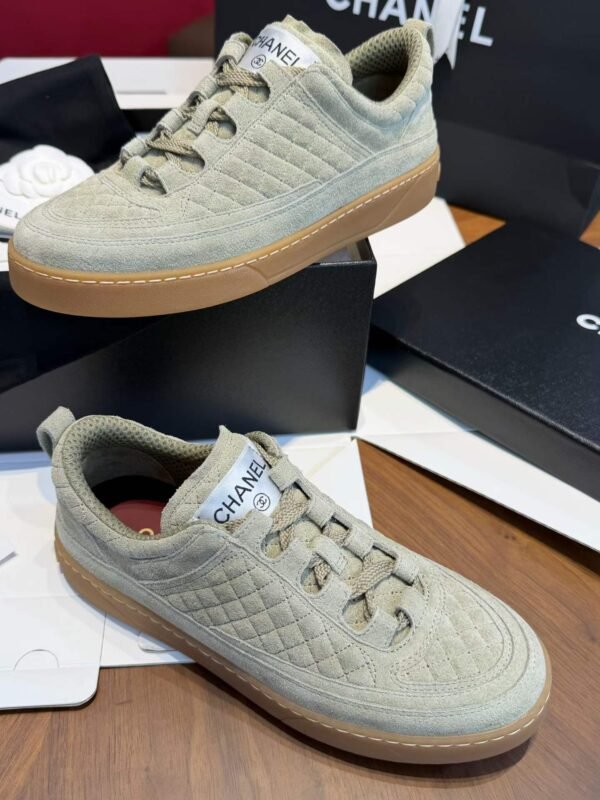 CHANEL Sneakers