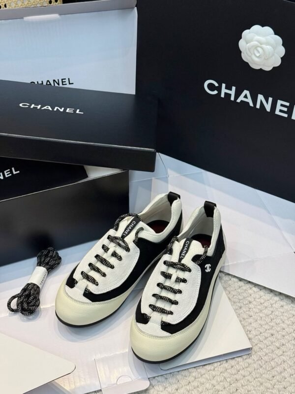CHANEL  Sneakers