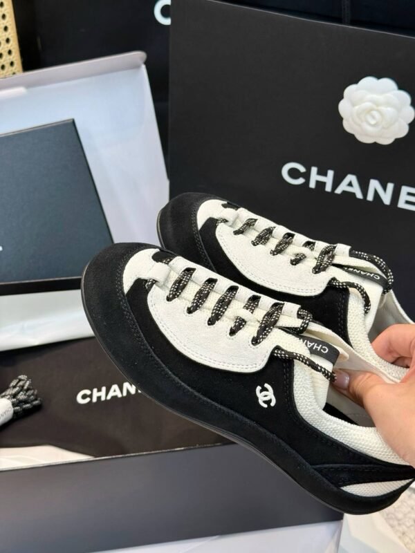 CHANEL  Sneakers
