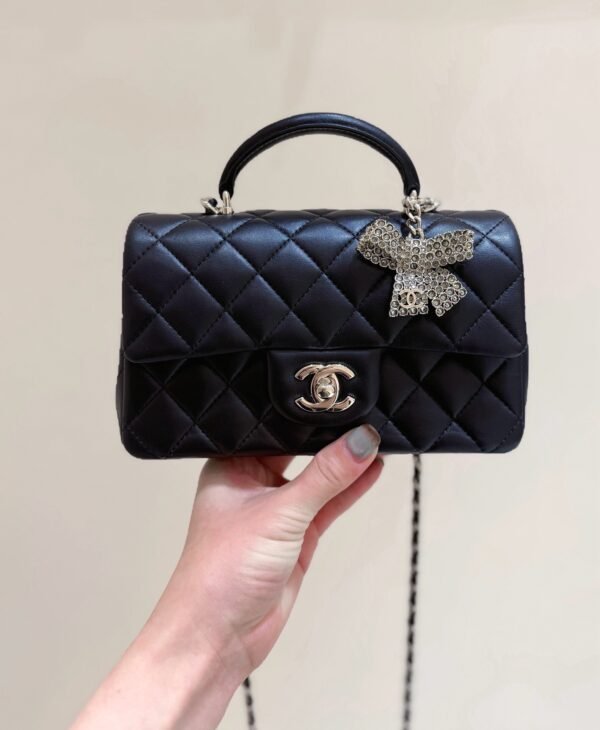 CHANEL 25K Flip-top bag