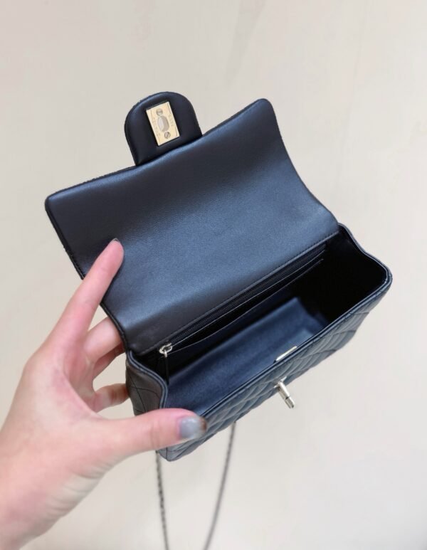 CHANEL 25K Flip-top bag
