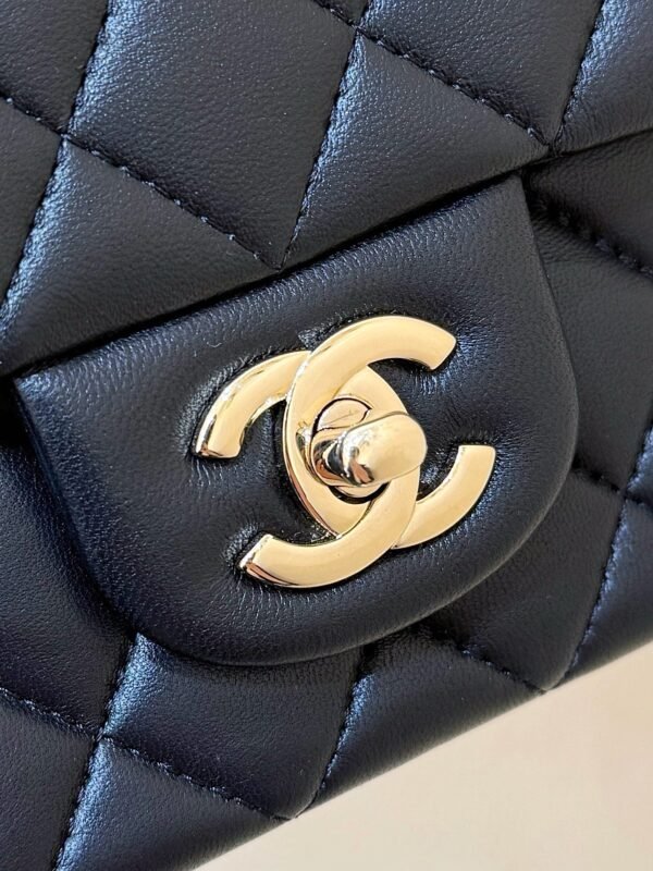 CHANEL 25K Flip-top bag