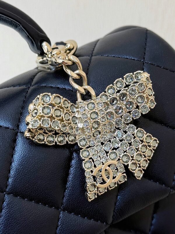CHANEL 25K Flip-top bag