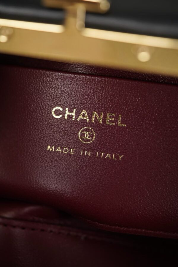 CHANEL Clutch with chain