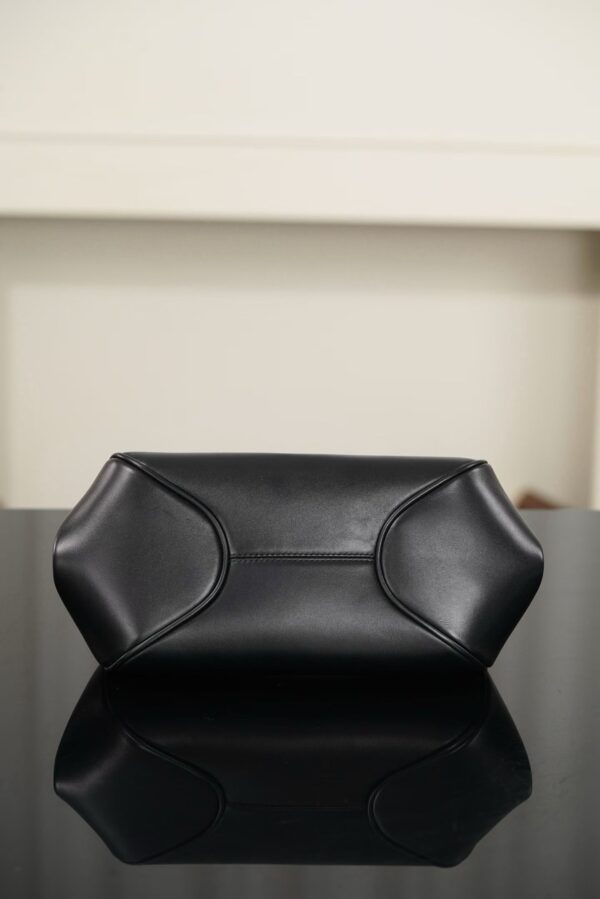 CHANEL Clutch with chain