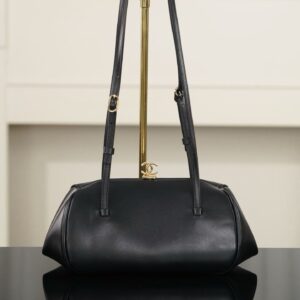 CHANEL  Clutch with chain