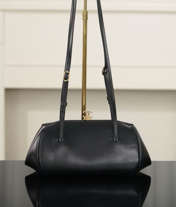 CHANEL Clutch with chain