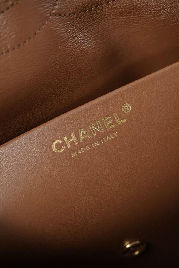 CHANEL Maxi Flap bag