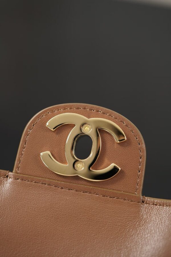 CHANEL Maxi Flap bag