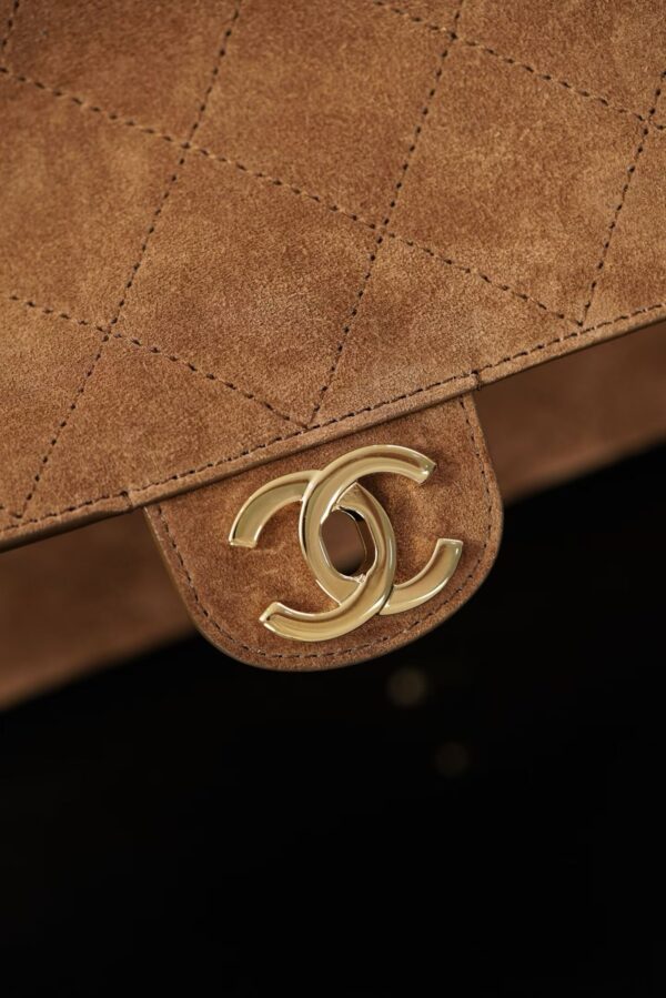 CHANEL Maxi Flap bag