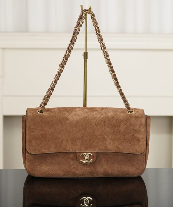 CHANEL Maxi Flap bag