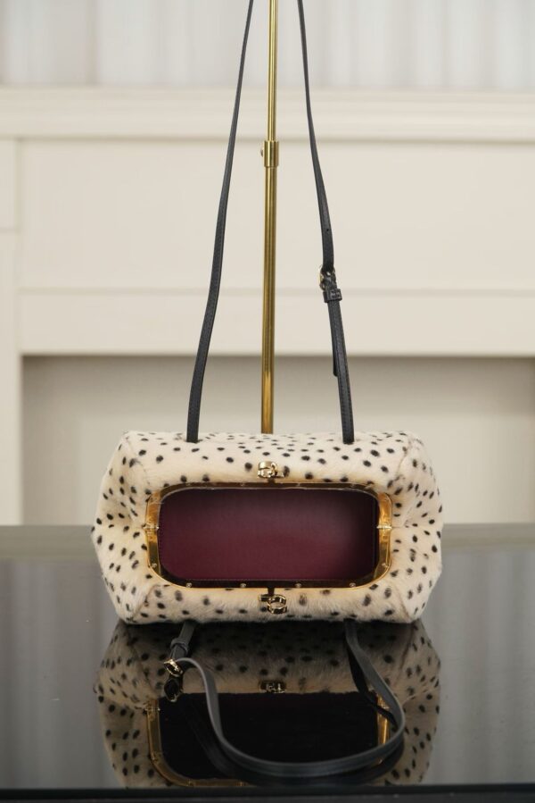 CHANEL Clutch with chain