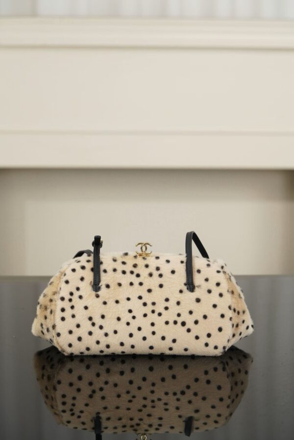 CHANEL Clutch with chain