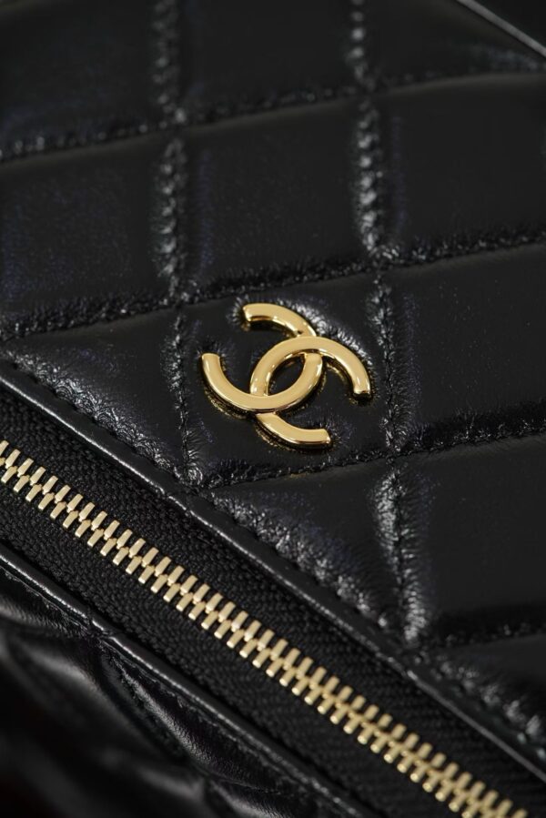 CHANEL Long Vanity with Chain