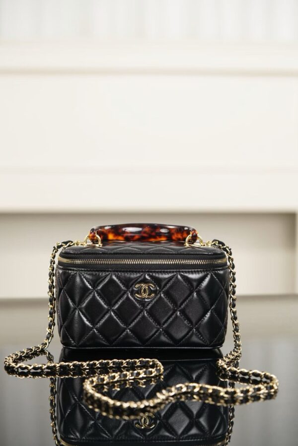 CHANEL Long Vanity with Chain