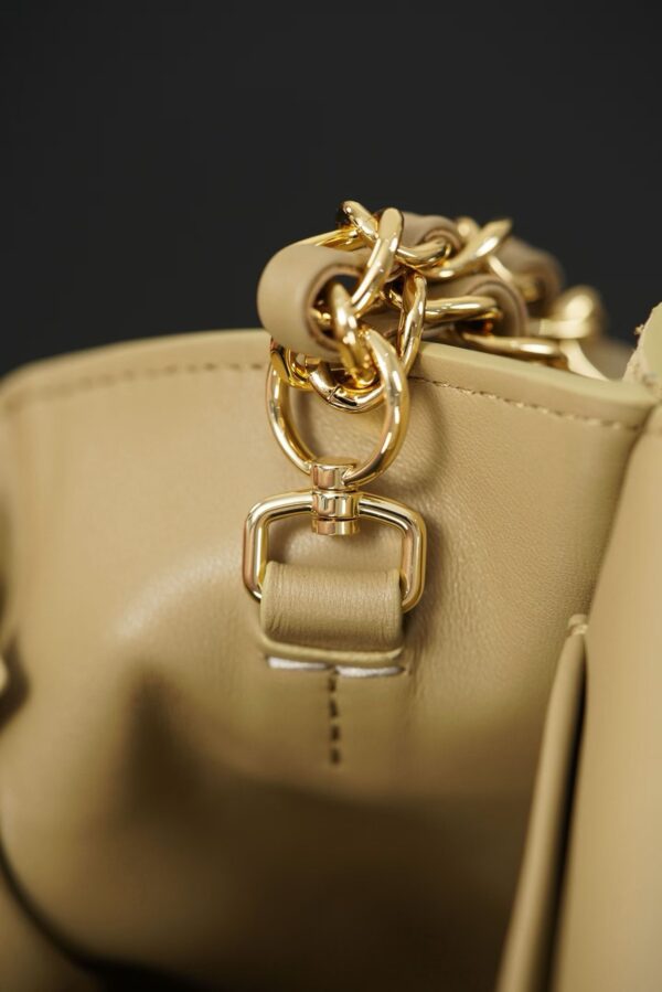 CHANEL Maxi Flap bag