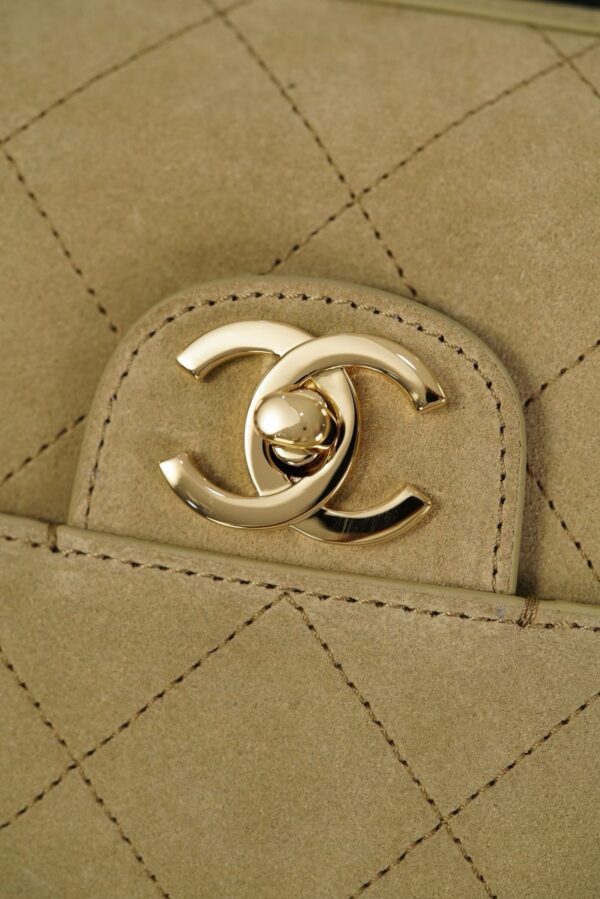 CHANEL Maxi Flap bag