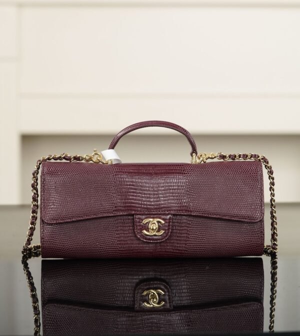 CHANEL Clutch with chain