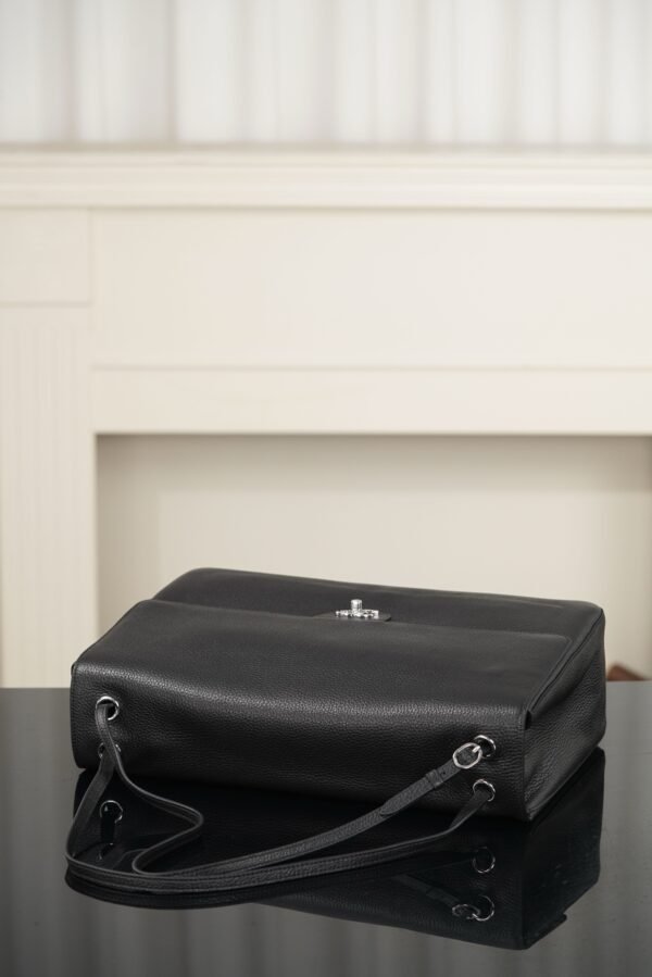 CHANEL Maxi Flapbag