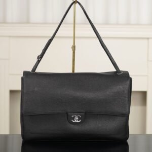 CHANEL Maxi Flapbag