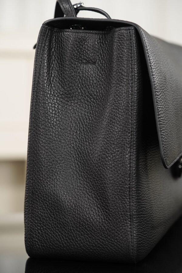 CHANEL Maxi Flapbag