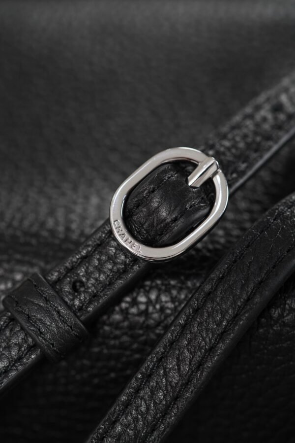 CHANEL Maxi Flapbag