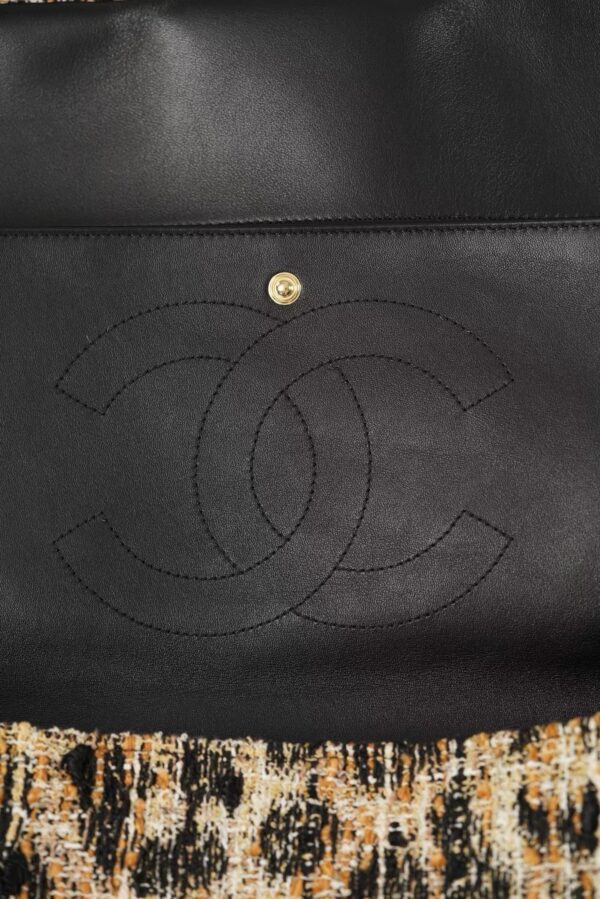 CHANEL Maxi Flap bag