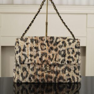CHANEL Maxi Flap bag