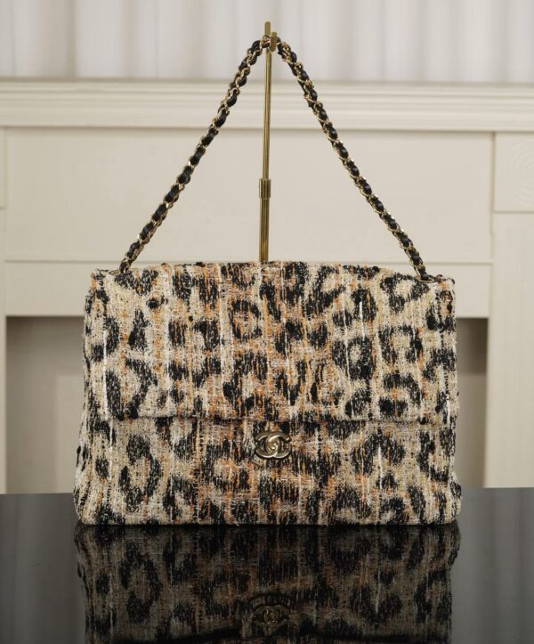 CHANEL Maxi Flap bag