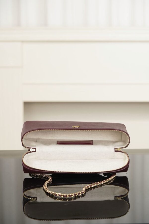 CHANEL Vanity with Chain