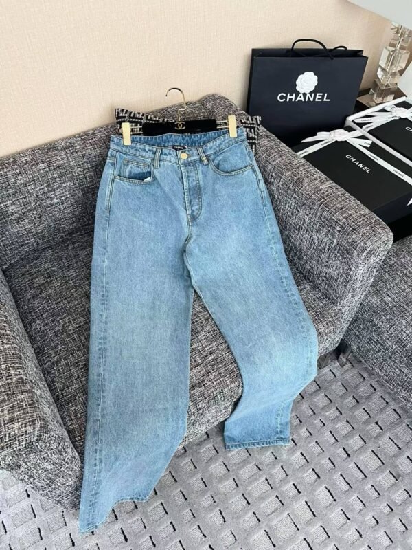 CHANEL Jeans