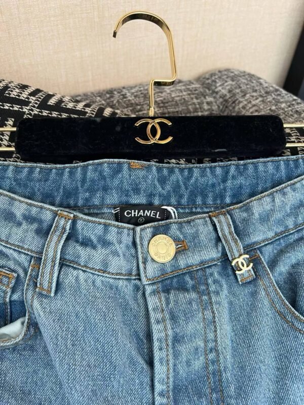 CHANEL Jeans